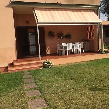 Villa La Casa Sotto La Torre Chia Exterior foto