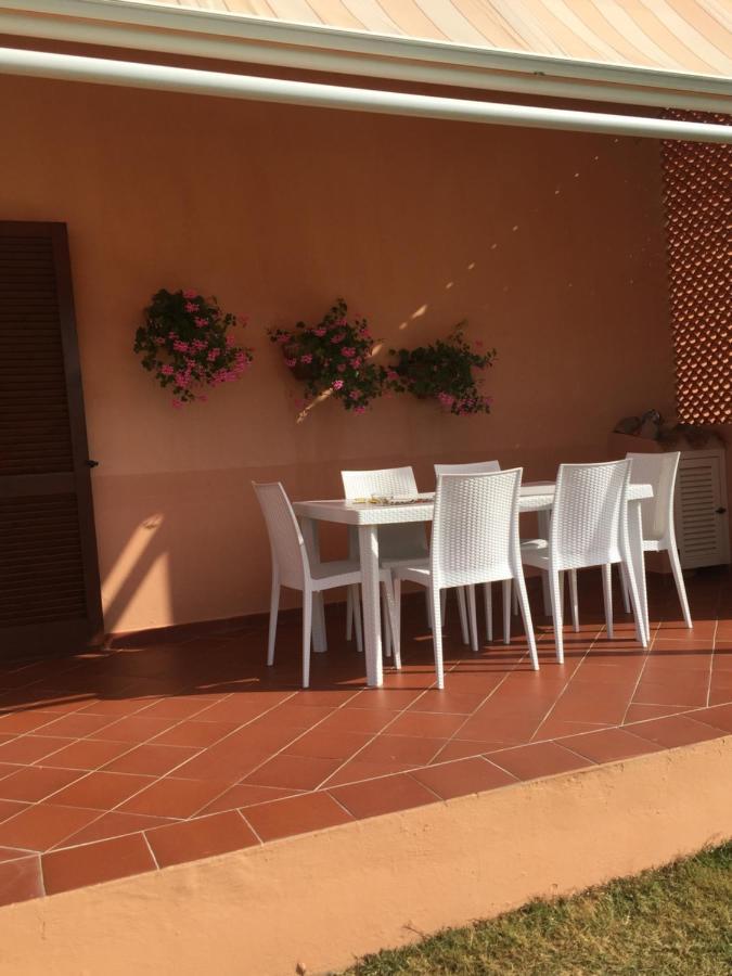 Villa La Casa Sotto La Torre Chia Exterior foto