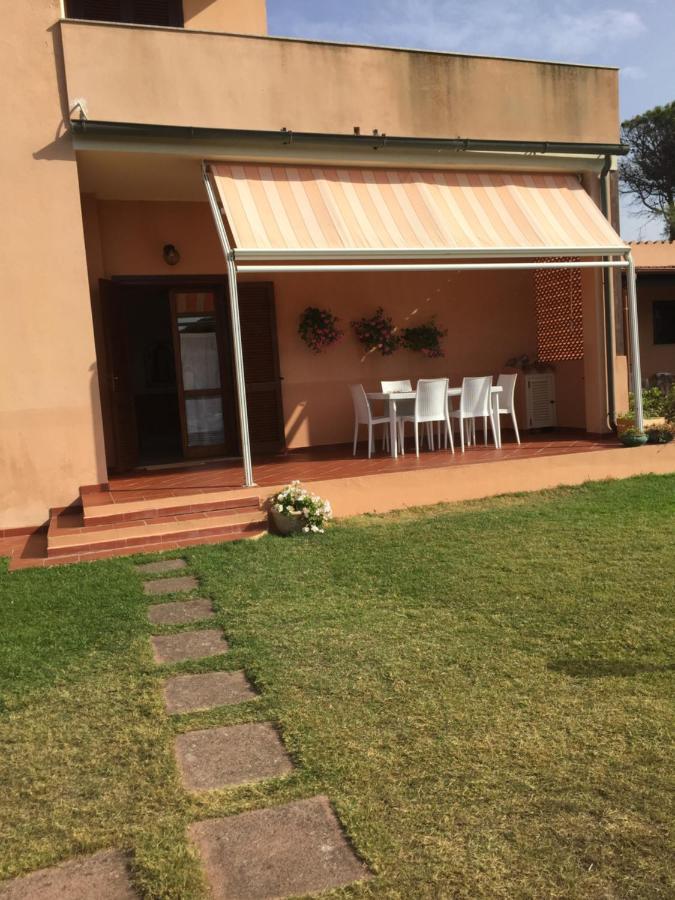 Villa La Casa Sotto La Torre Chia Exterior foto