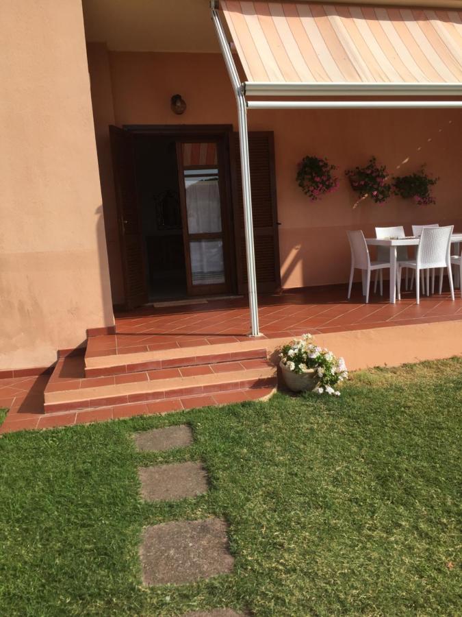 Villa La Casa Sotto La Torre Chia Exterior foto